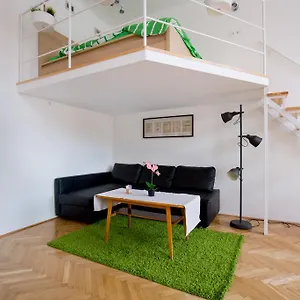 F4 Fiumei Budapest